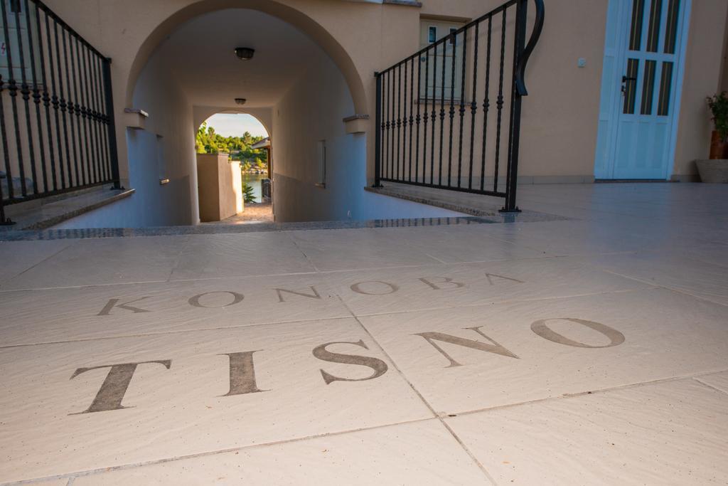 אוברובץ Apartments & Villa Tisno מראה חיצוני תמונה