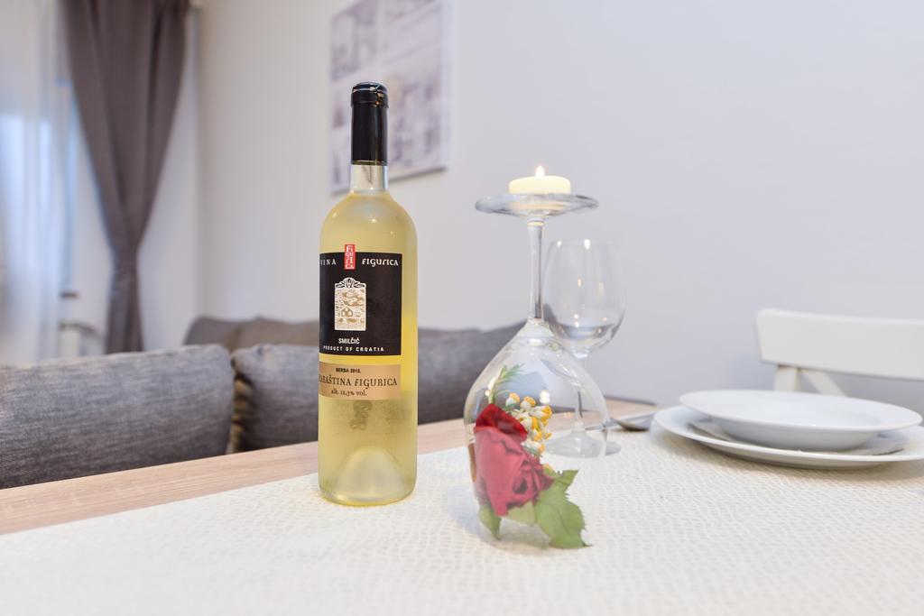 אוברובץ Apartments & Villa Tisno מראה חיצוני תמונה