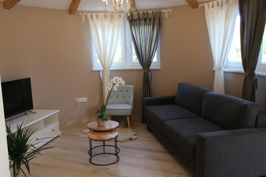 אוברובץ Apartments & Villa Tisno מראה חיצוני תמונה