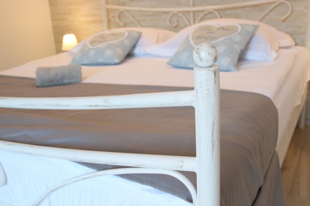 אוברובץ Apartments & Villa Tisno מראה חיצוני תמונה